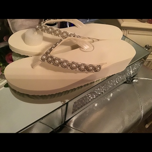 Beautiful sandals for a bride multiple sizes all handmade pearls crystals - Picture 4 of 4